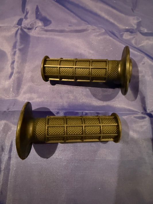Handle bar grips
